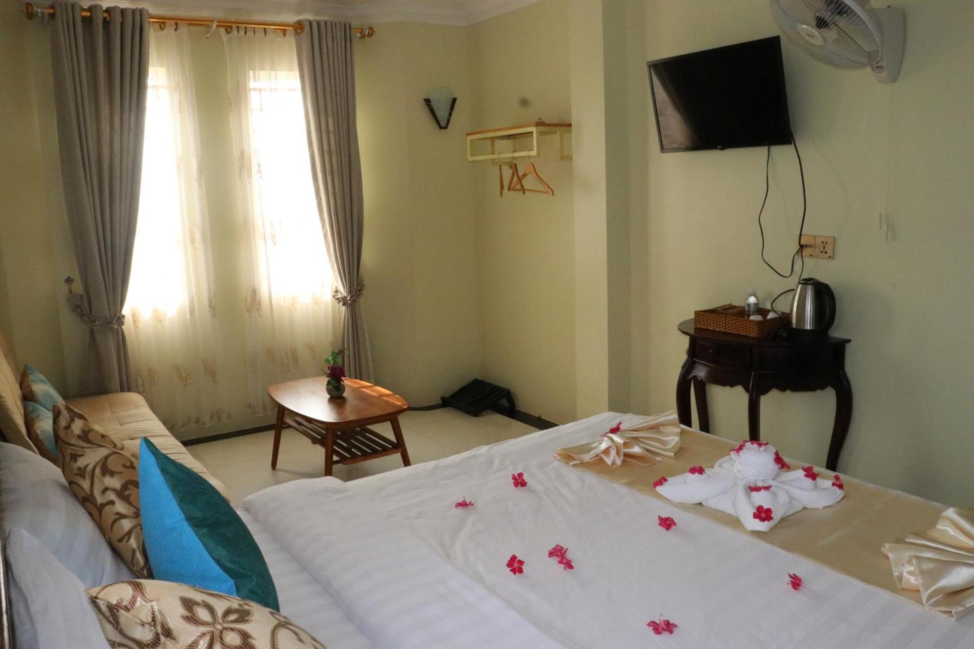 Ahha Boutique Kampot Hotel Exterior photo