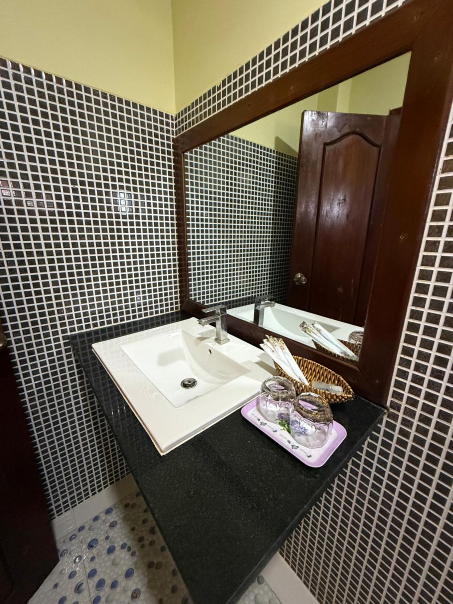 Ahha Boutique Kampot Hotel Exterior photo